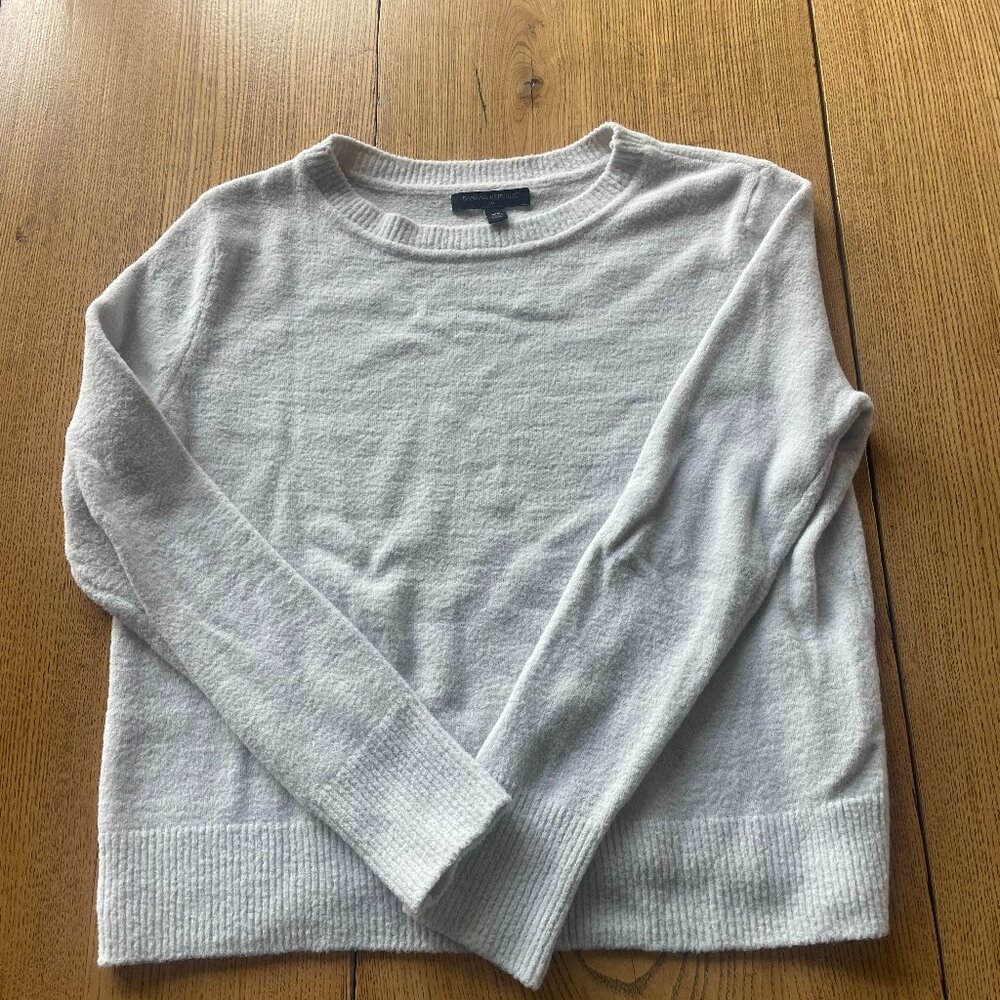 White Banana Republic Sweater